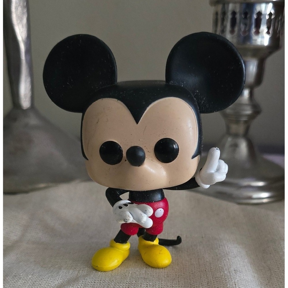 Funko Pop Disney Mickey Mouse Vinyl Figure 2021 Waving Pose Classic Red Shorts